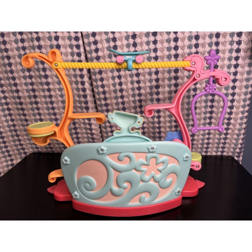 Littlest Pet Shop Tricks 'n Talents Show - PLAY SET ONLY, NO PETS OR ACCESSORIES - Picture 2 of 3